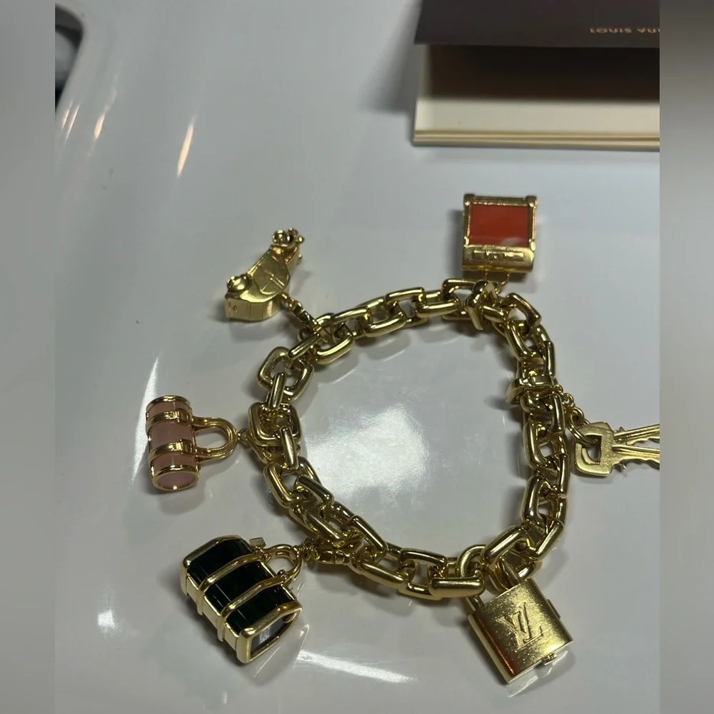 LOUIS VUITTON 2003 18KT GOLD CHARM BRACELET W/ 5 CHARMS - Picture 12 of 14